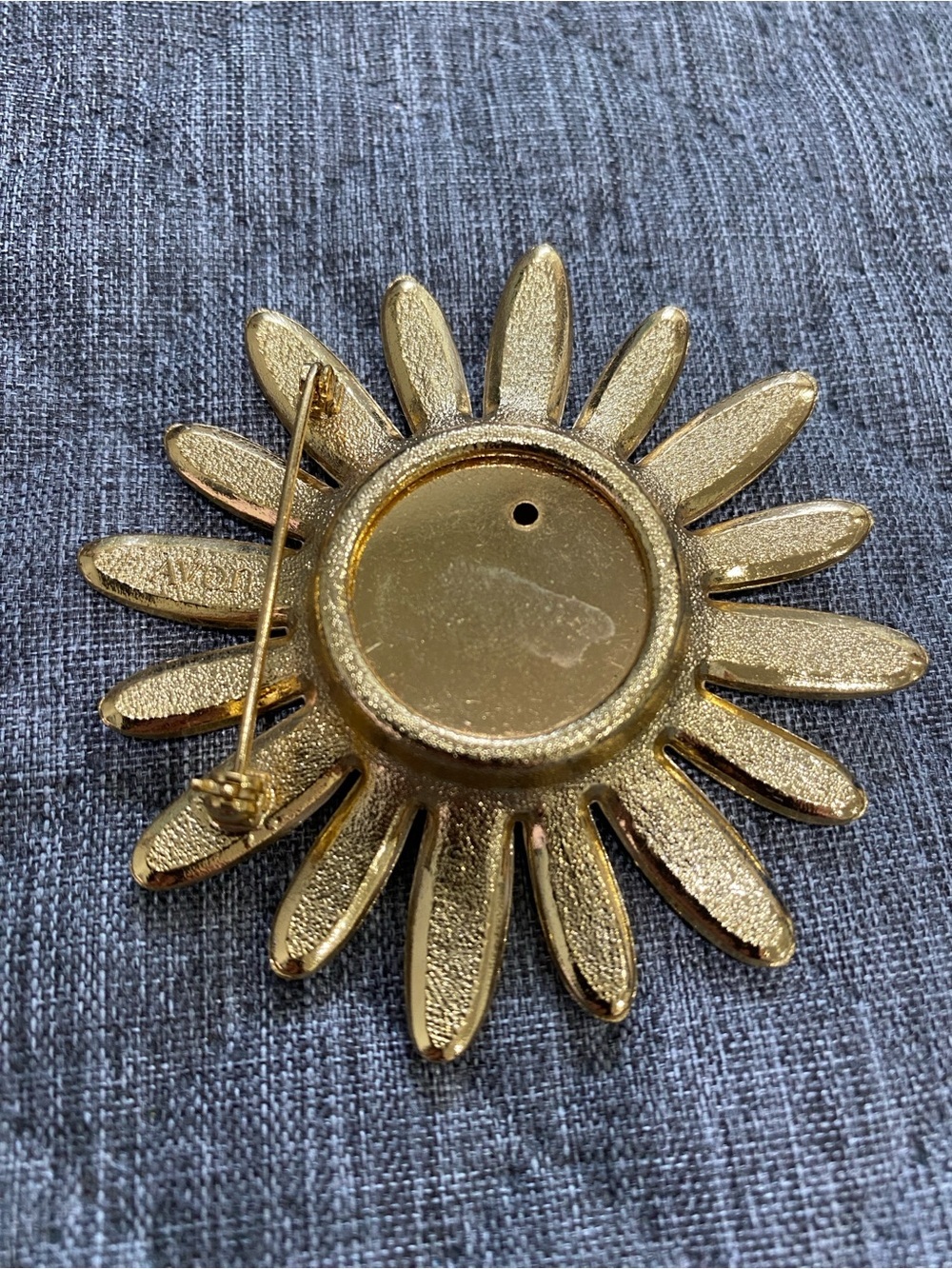 Avon Daisy Flower Brooch Vintage Avon Perfume Pin - Picture 4 of 16